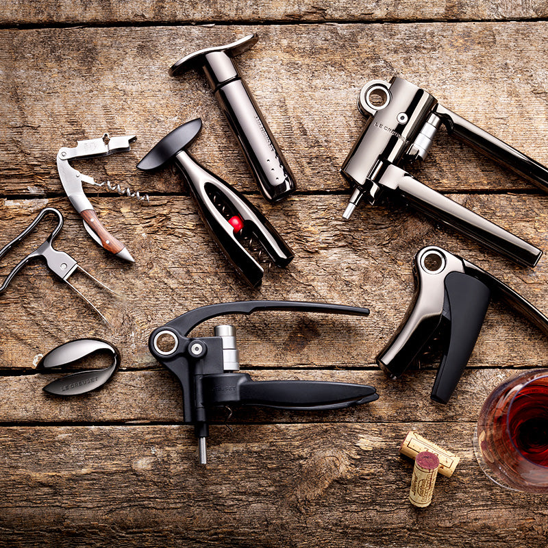 Le Creuset selvoptrækkende proptrækker m/folieskærer - sort - Bahne